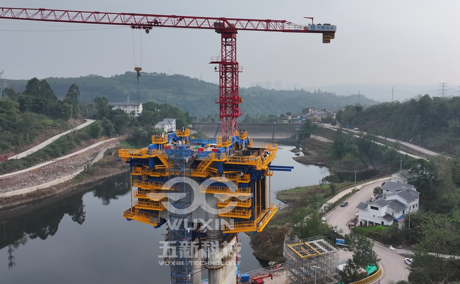 中建八局-渝萬鐵路智能懸臂造橋機(jī)2.jpg